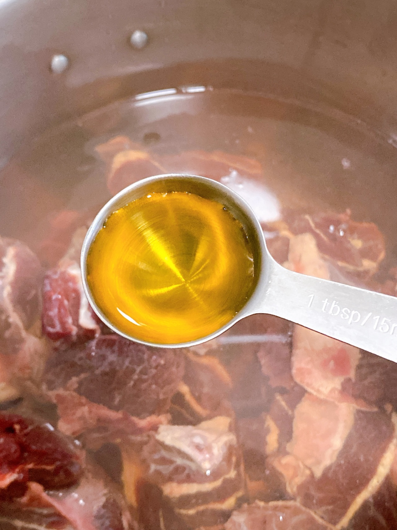 酸菜牛腩煲