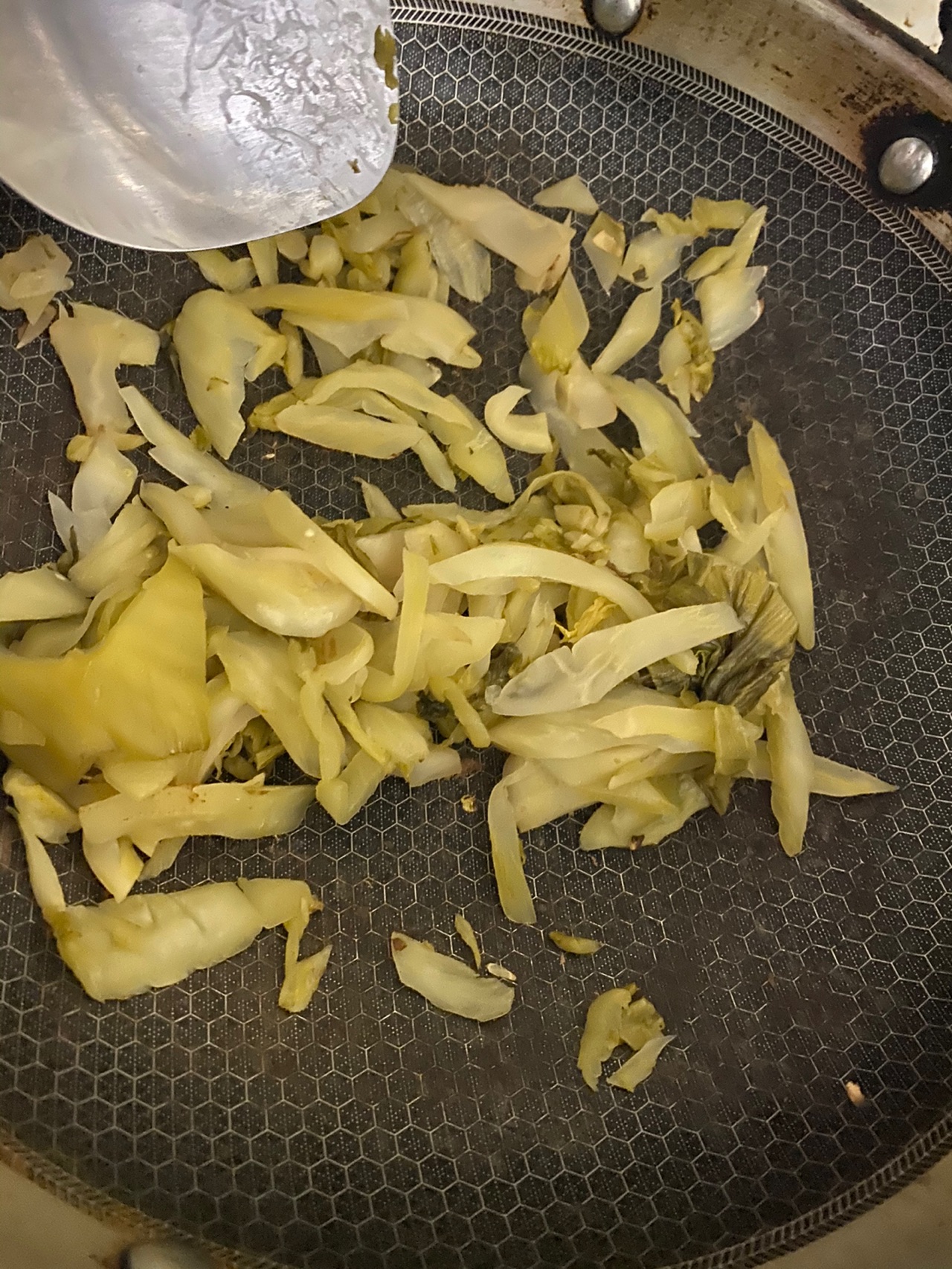 酸菜牛肉炒粉虫