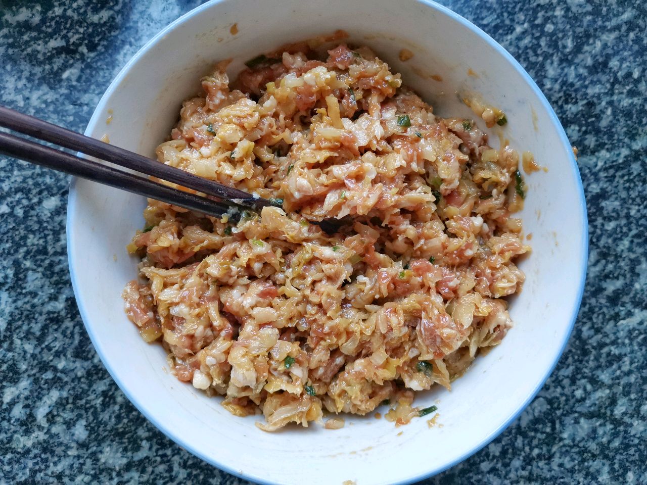 酸菜肉馅饺子