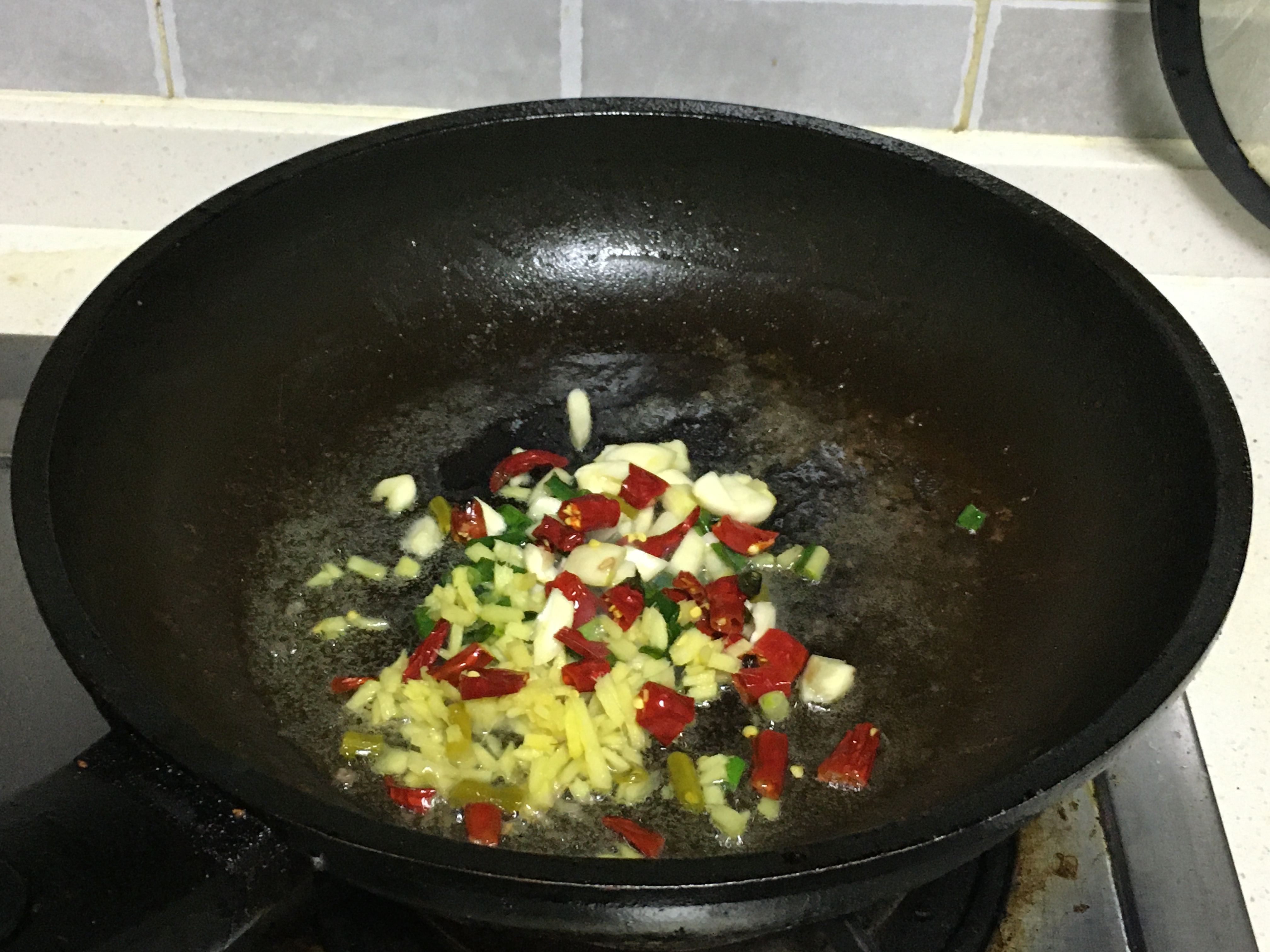 酸豆角炒鸭胗