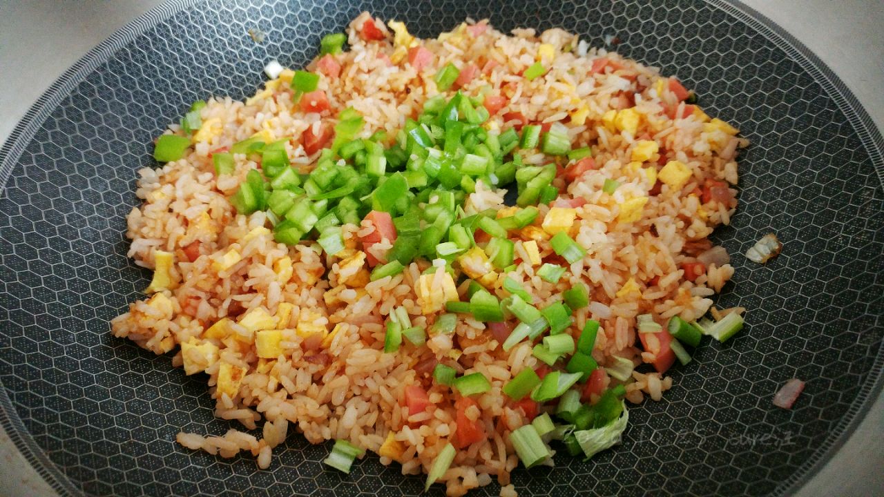 酸辣肠蛋葱椒饭