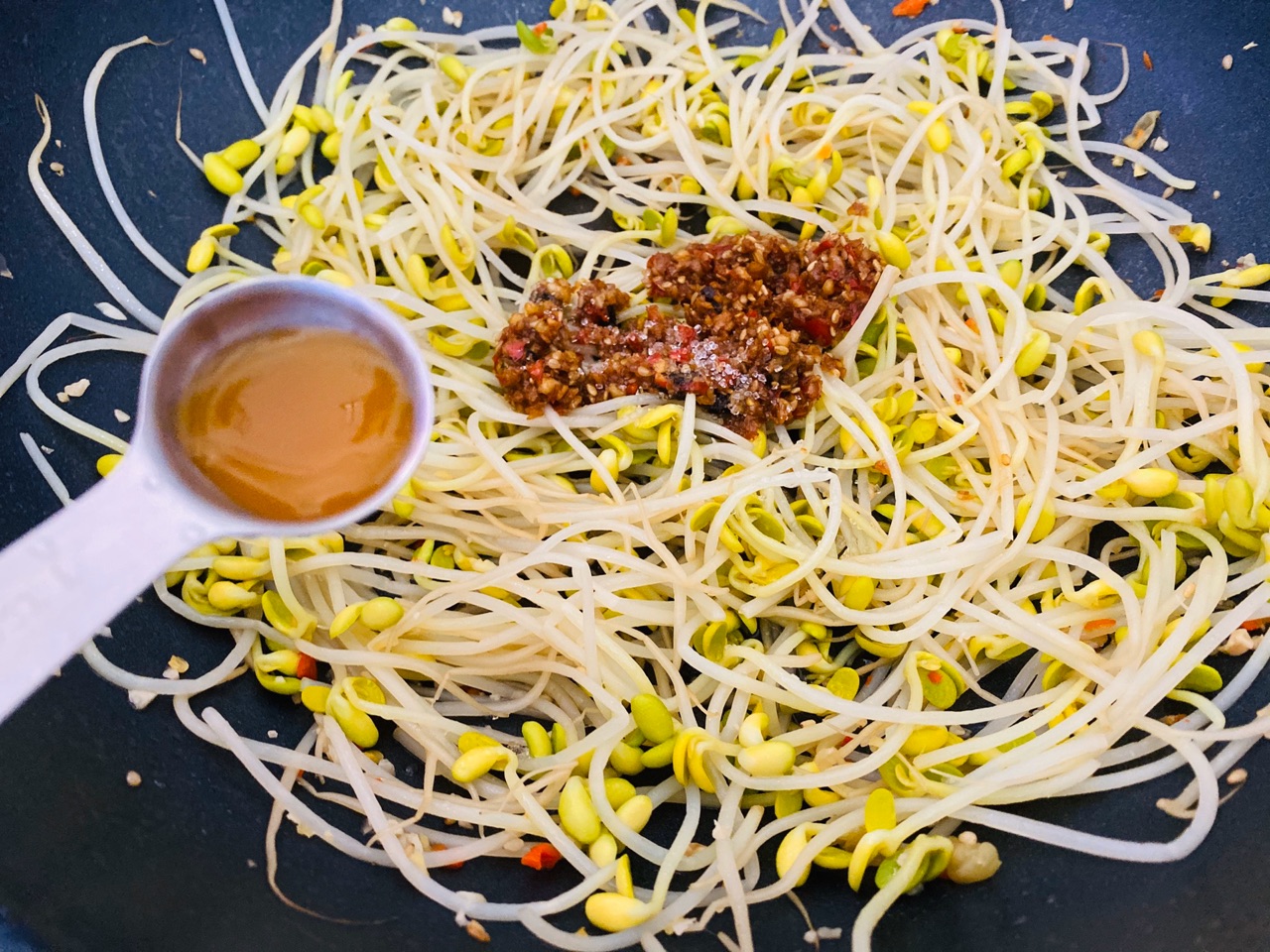 酸辣豆芽菜