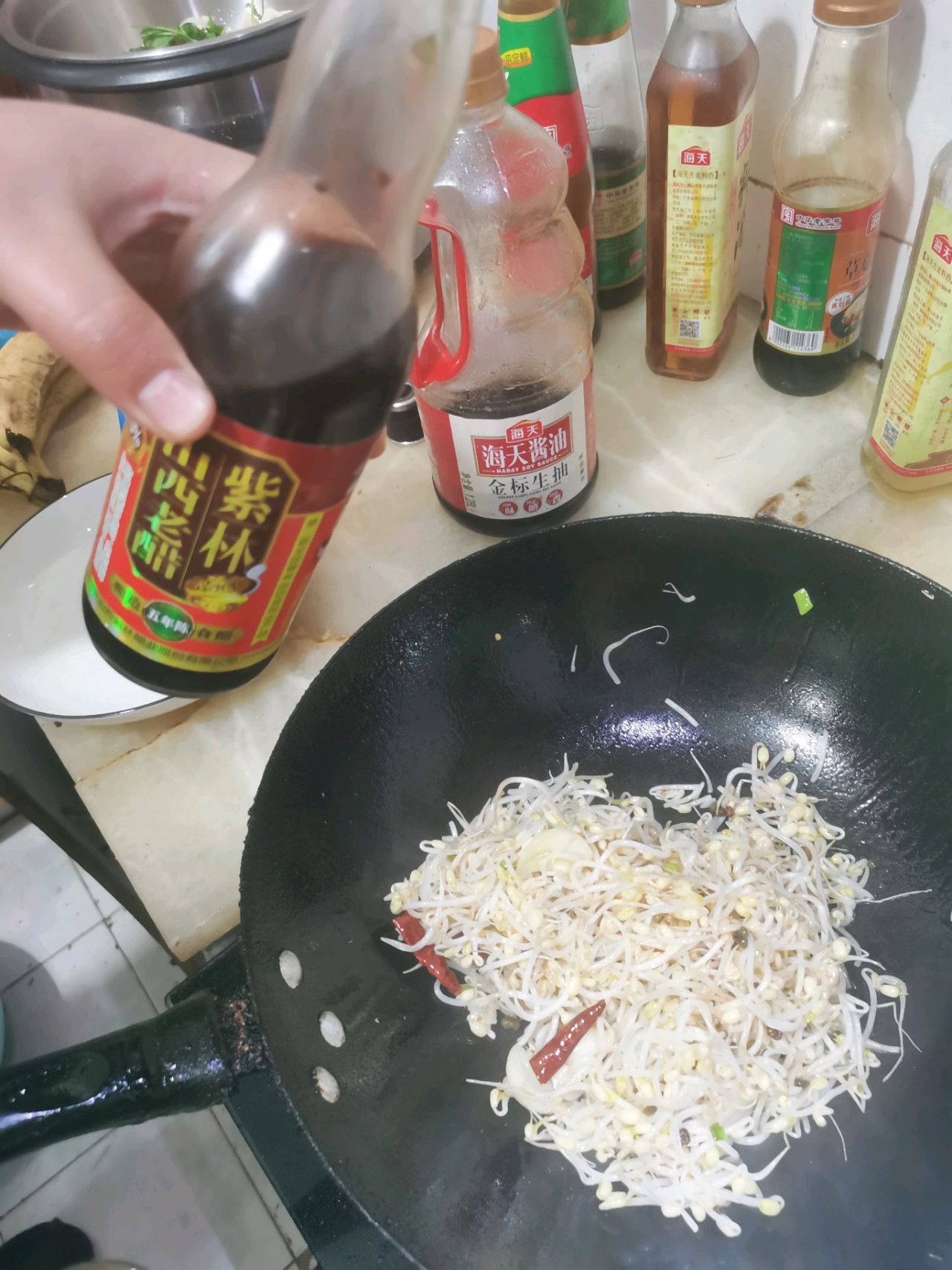 酸辣豆芽炒面筋