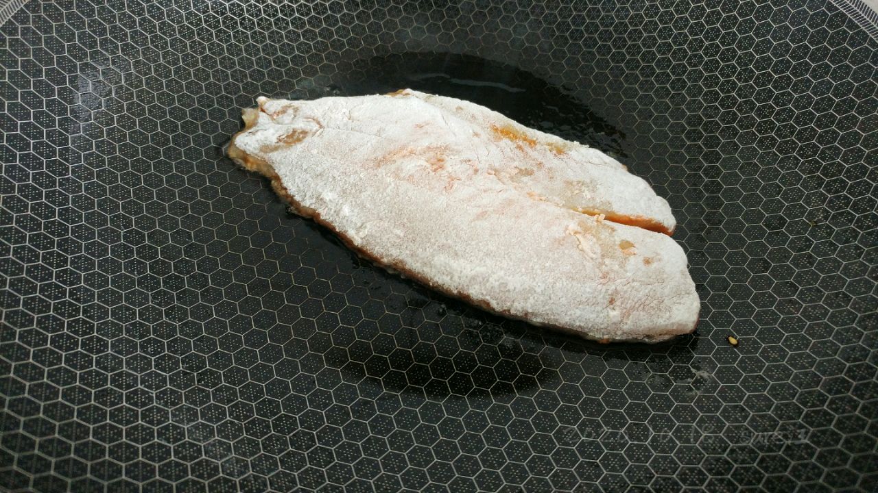 蒜辣蚝香土豆鱼