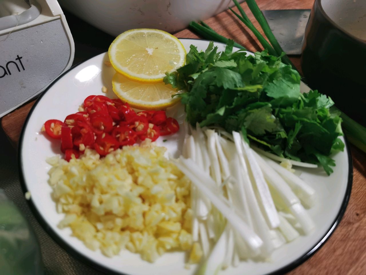 酸辣凉拌鸡丝（减肥餐哦）