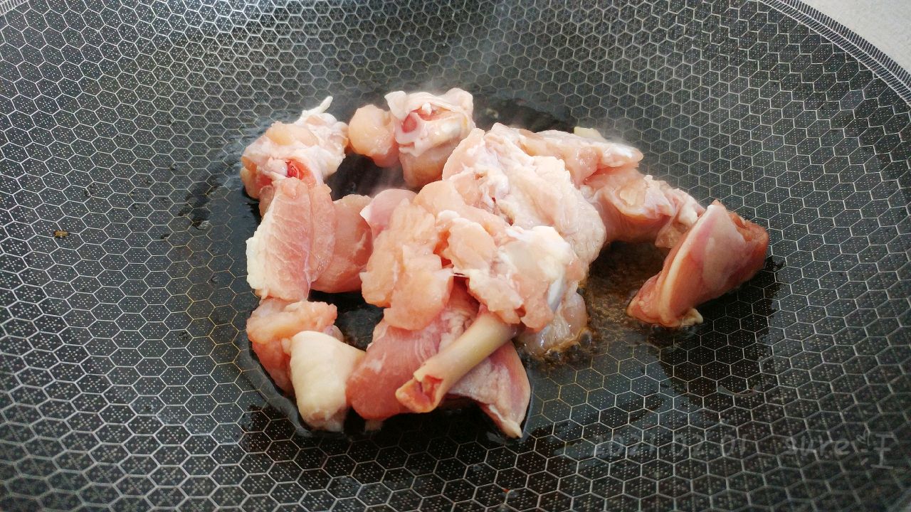 蒜辣茄酱鸡肉粉
