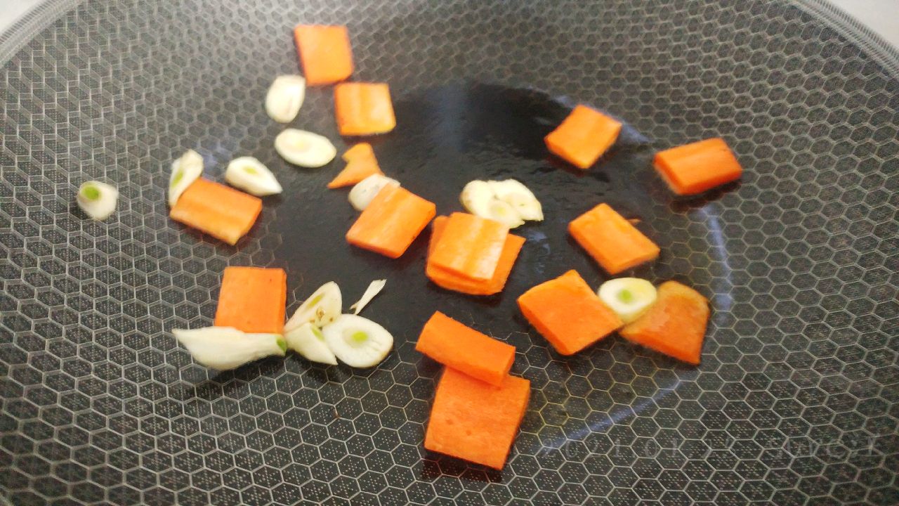 酸辣什锦肉炒馍