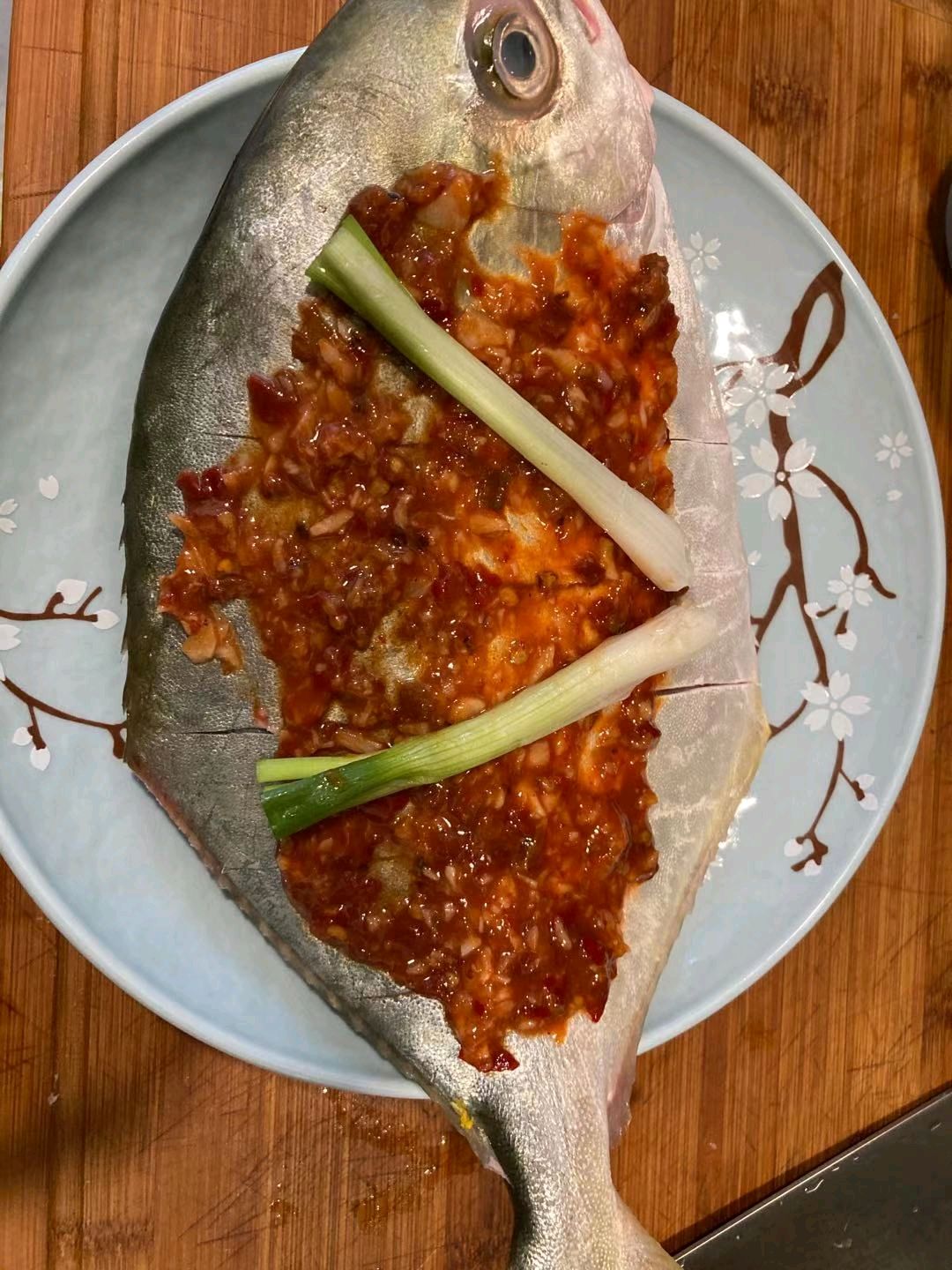 酸辣味的蒸鲳鱼