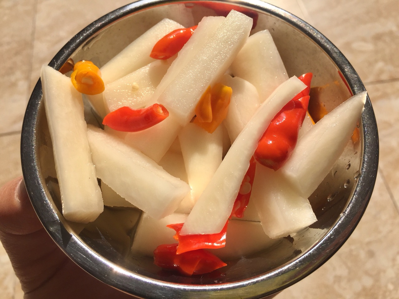 酸辣腌萝卜