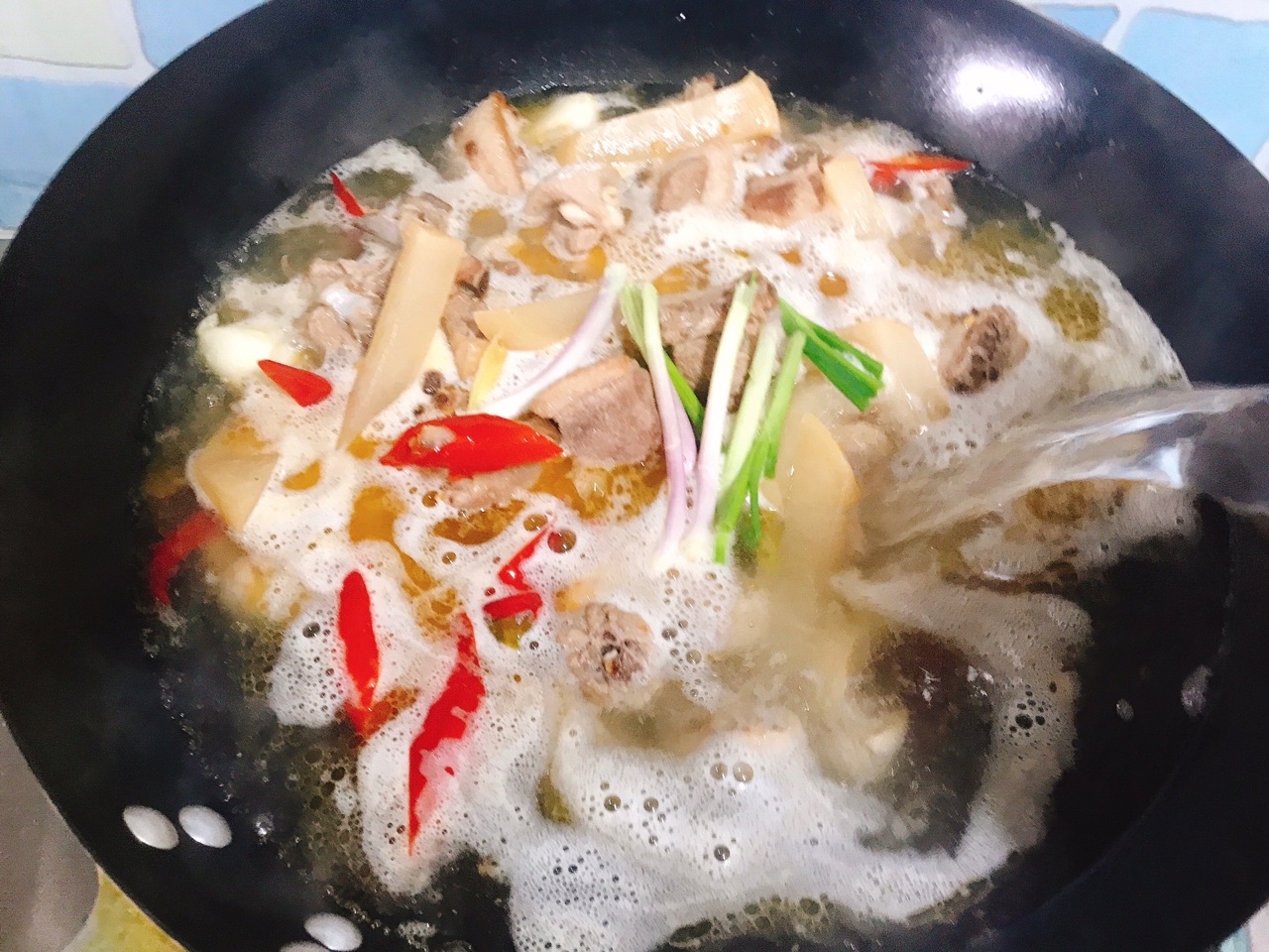 酸萝卜炖老鸭汤