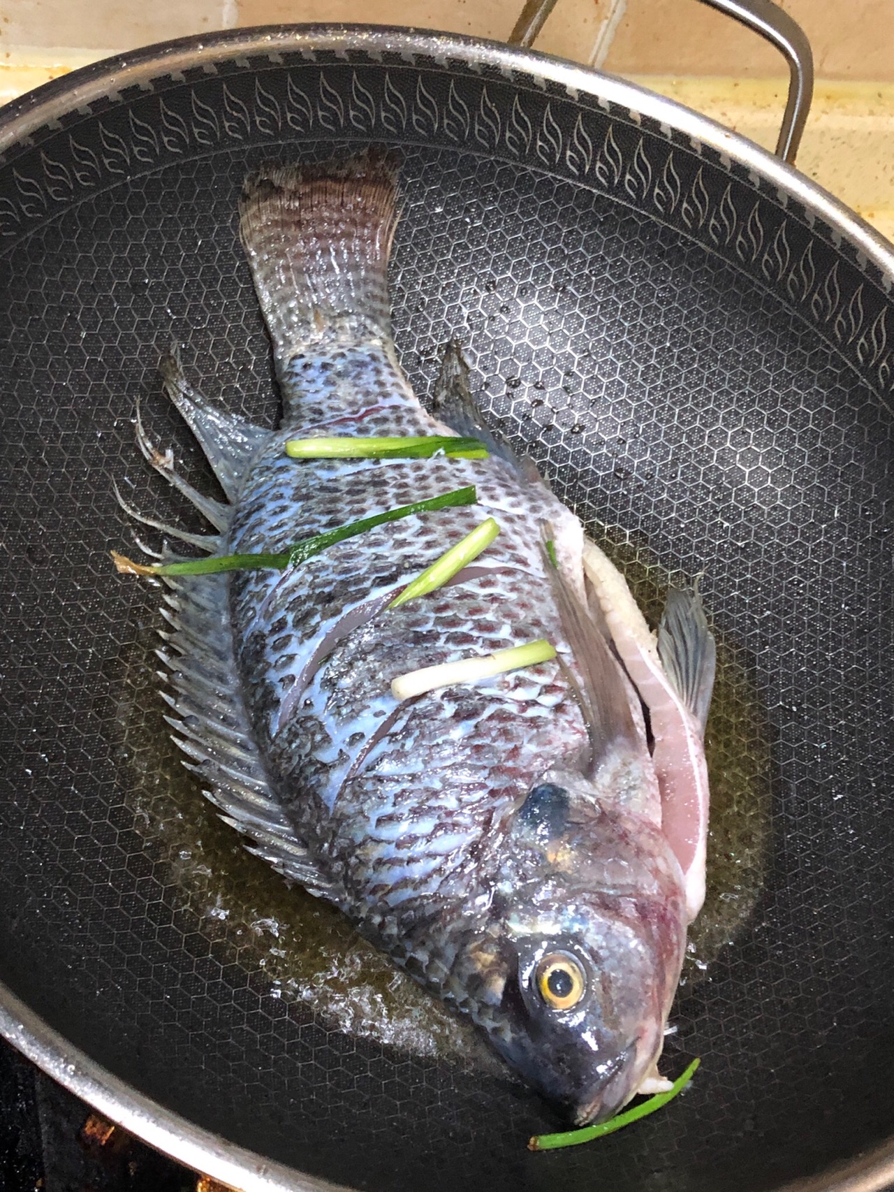 酸梅鱼