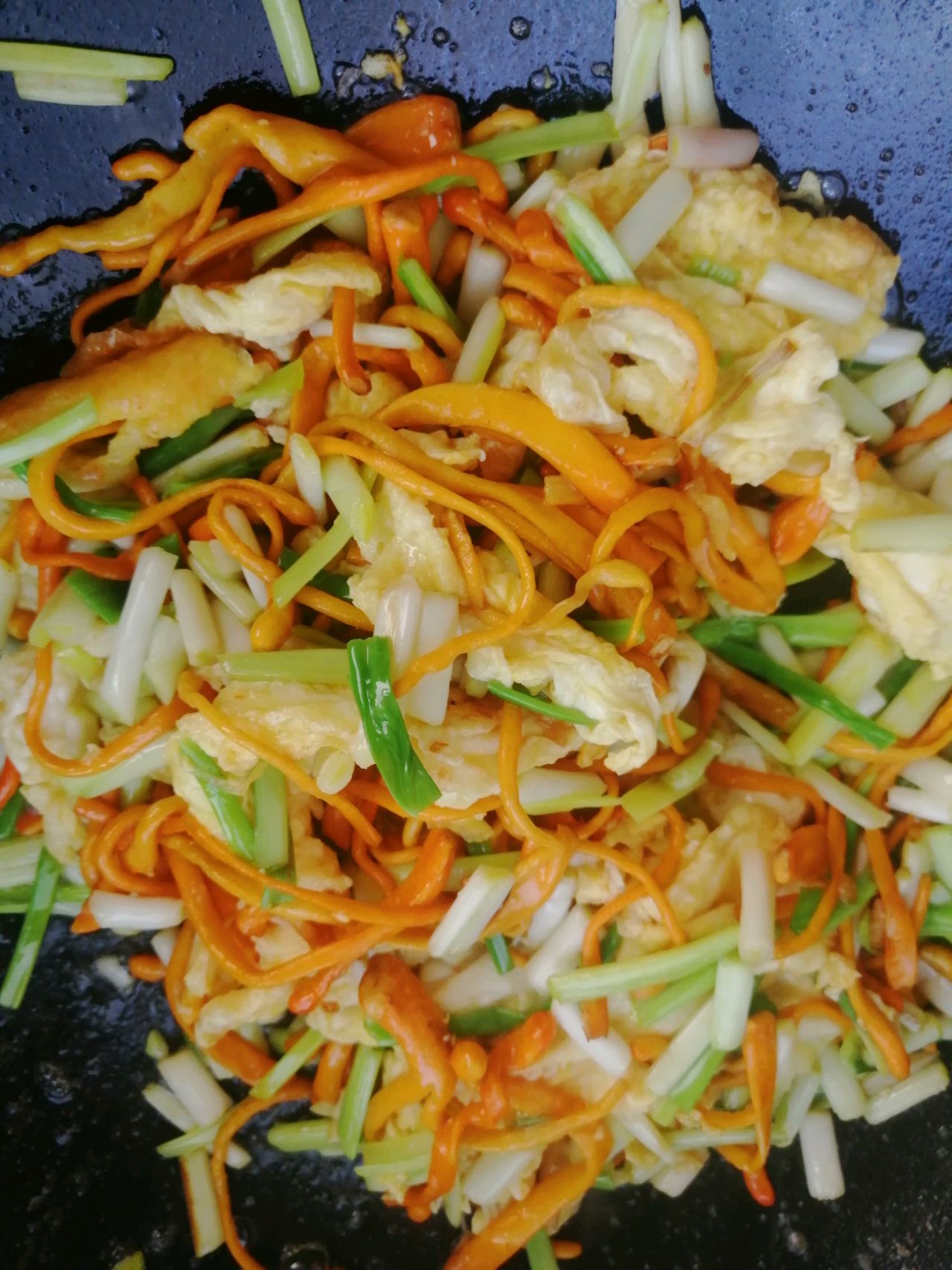 蒜苗虫草菇炒鸡蛋