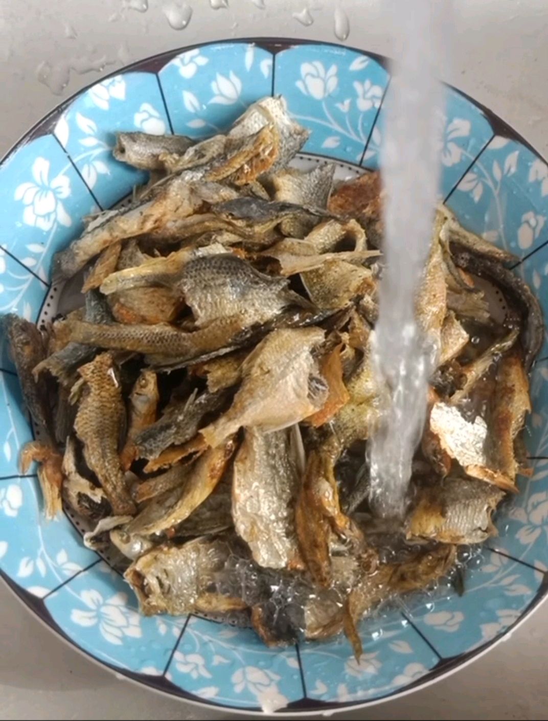 蒜苗小鱼 干