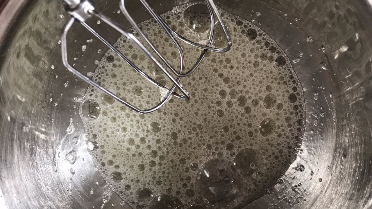 酸奶车厘子慕斯蛋糕