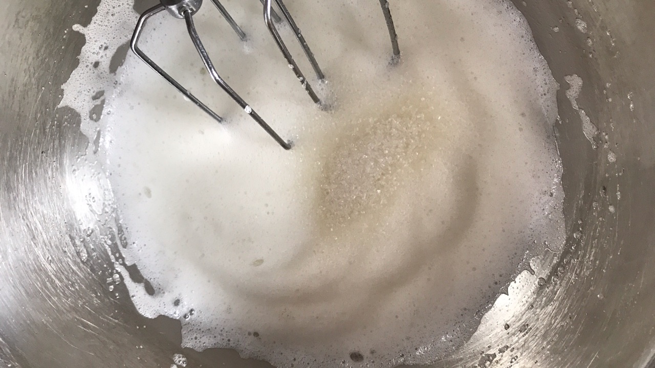 酸奶车厘子慕斯蛋糕
