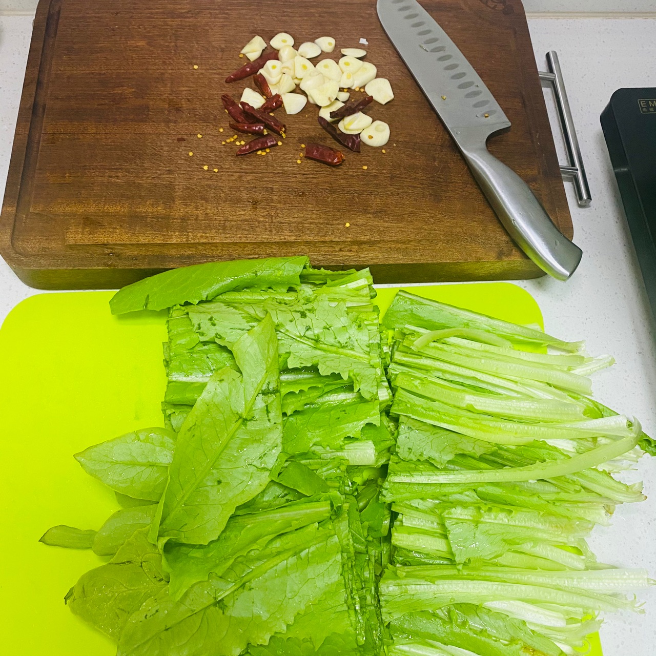 蒜片油麦菜