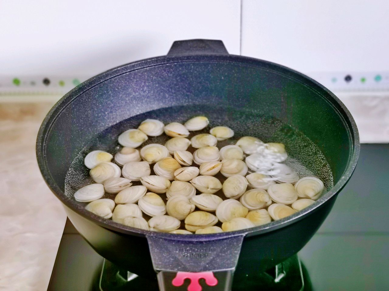 蒜蓉蛤蜊蒸金针菇