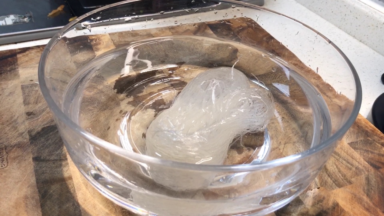 蒜蓉生蚝粉丝煲，入秋滋补美食