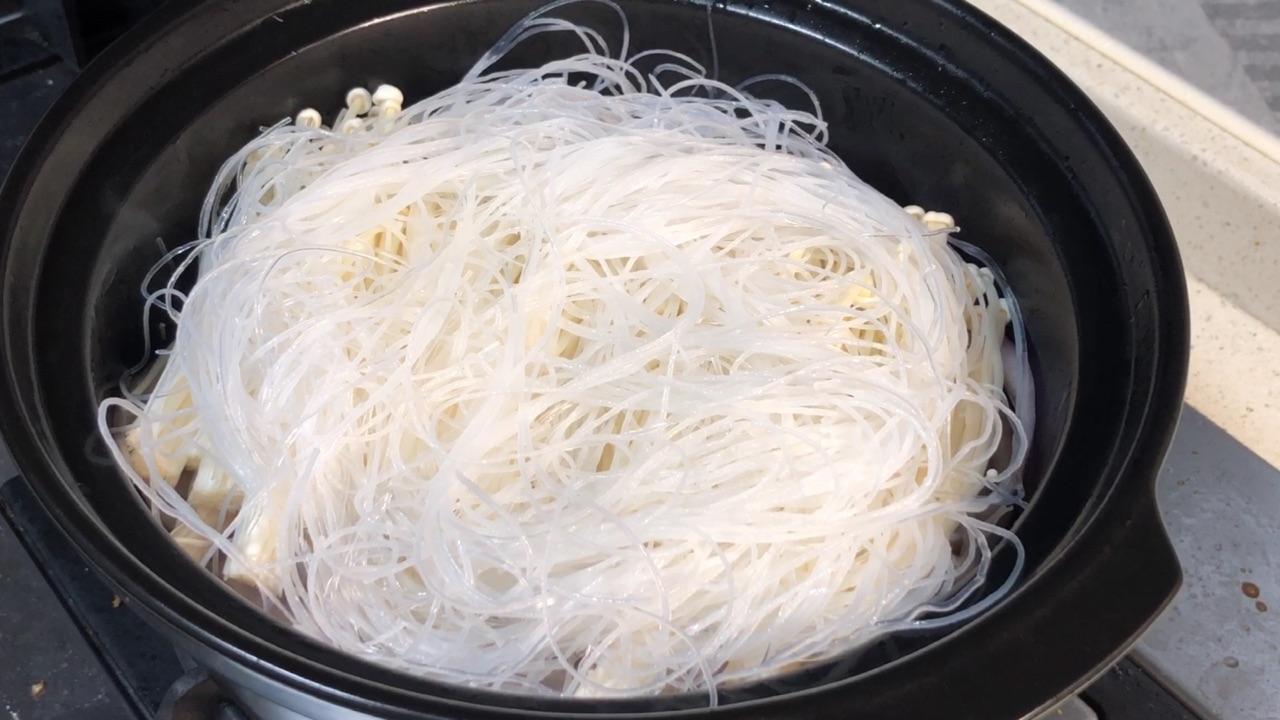 蒜蓉生蚝粉丝煲，入秋滋补美食
