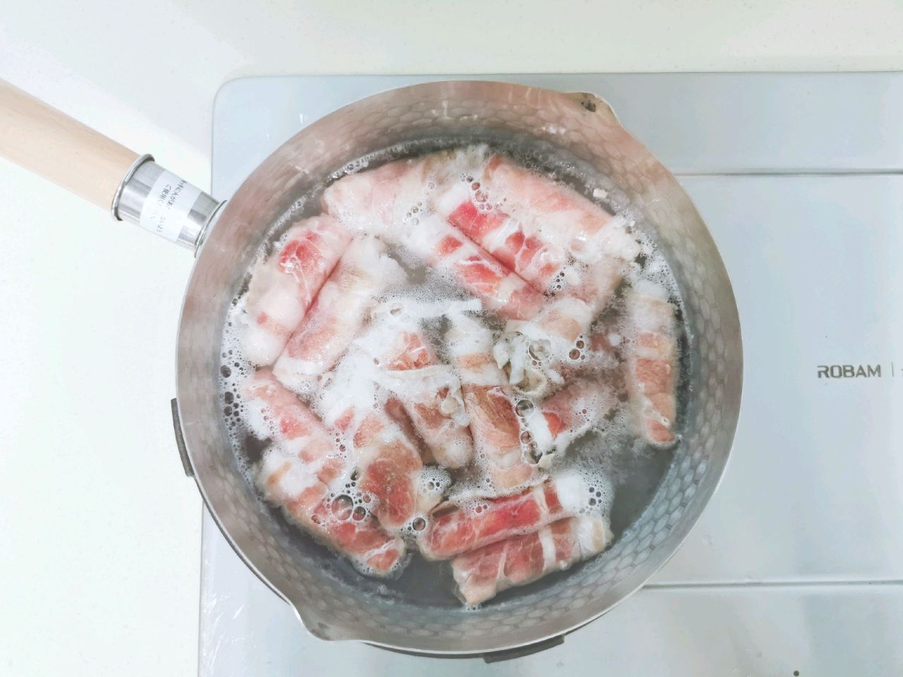 酸爽开胃～番茄金针菇肥牛