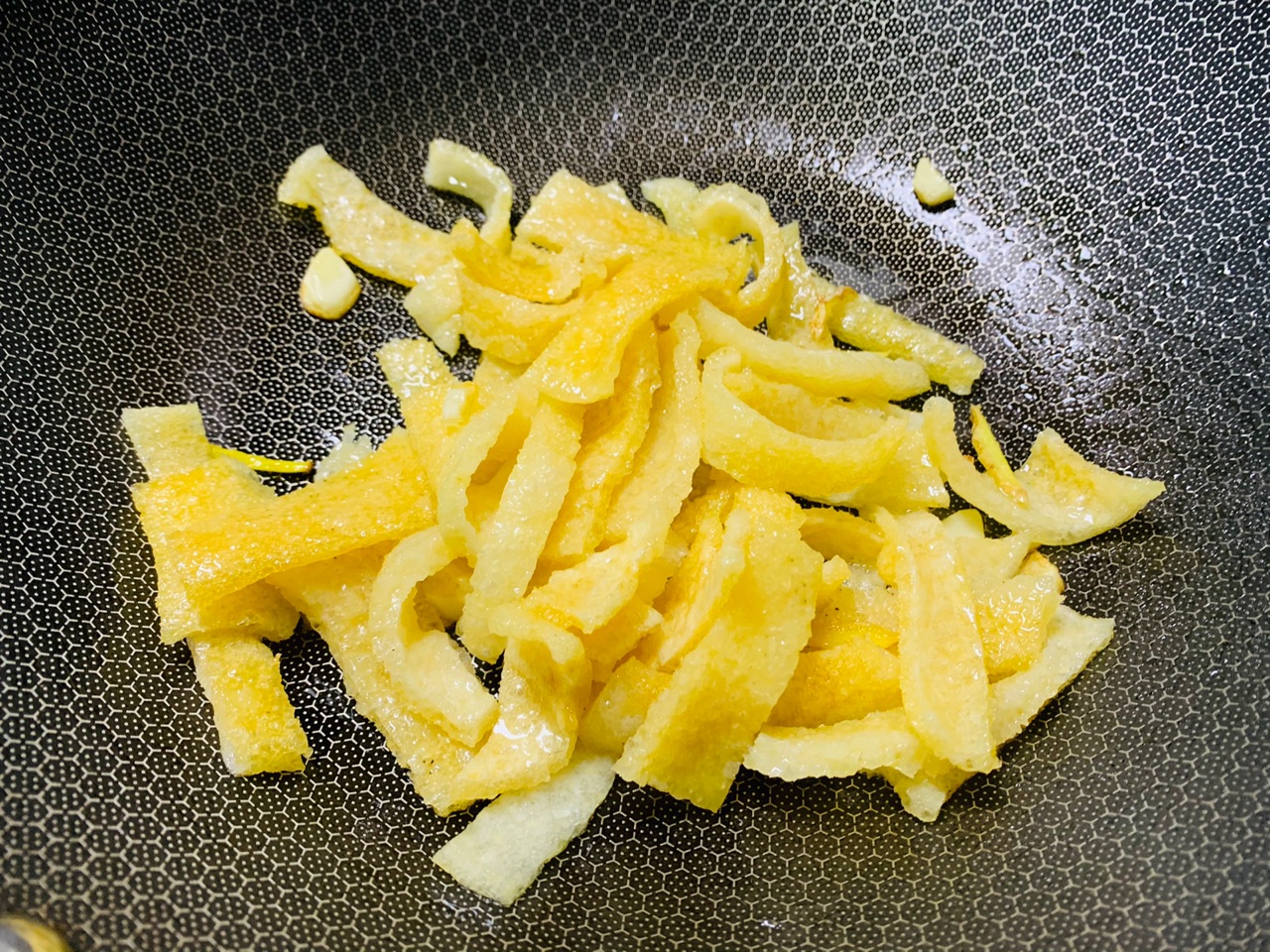 酸酸甜甜好味道之青椒龙肠