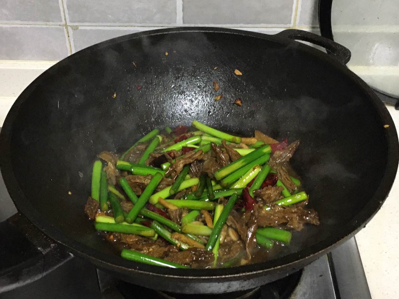 蒜苔炒腊肥肠