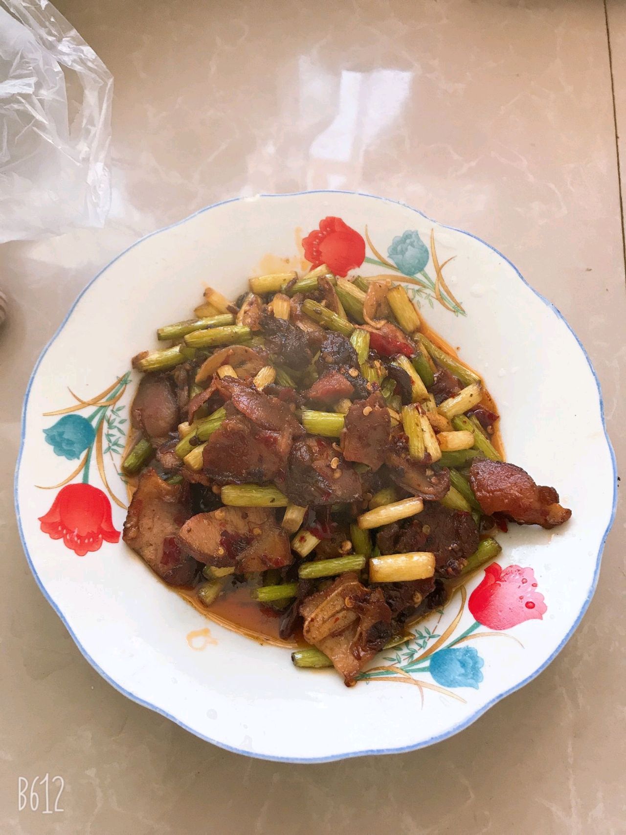 蒜薹炒腊肉，咸香味浓