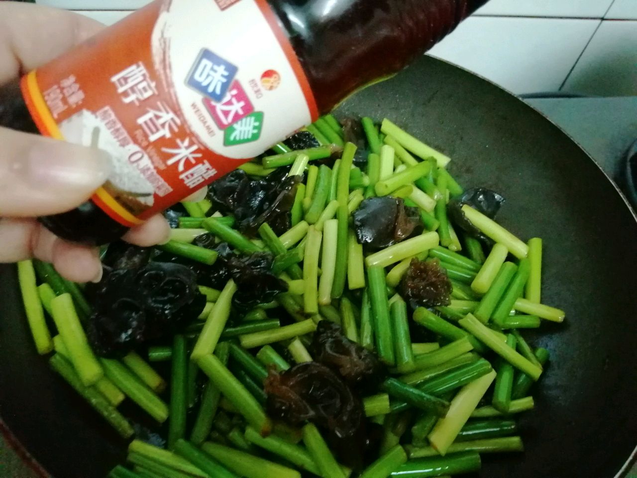 蒜苔炒木耳