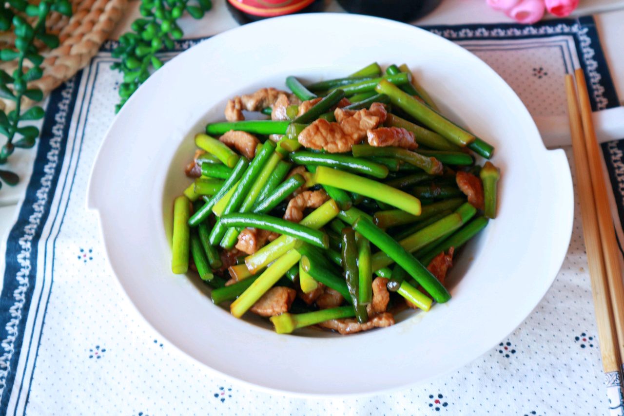蒜苔炒肉