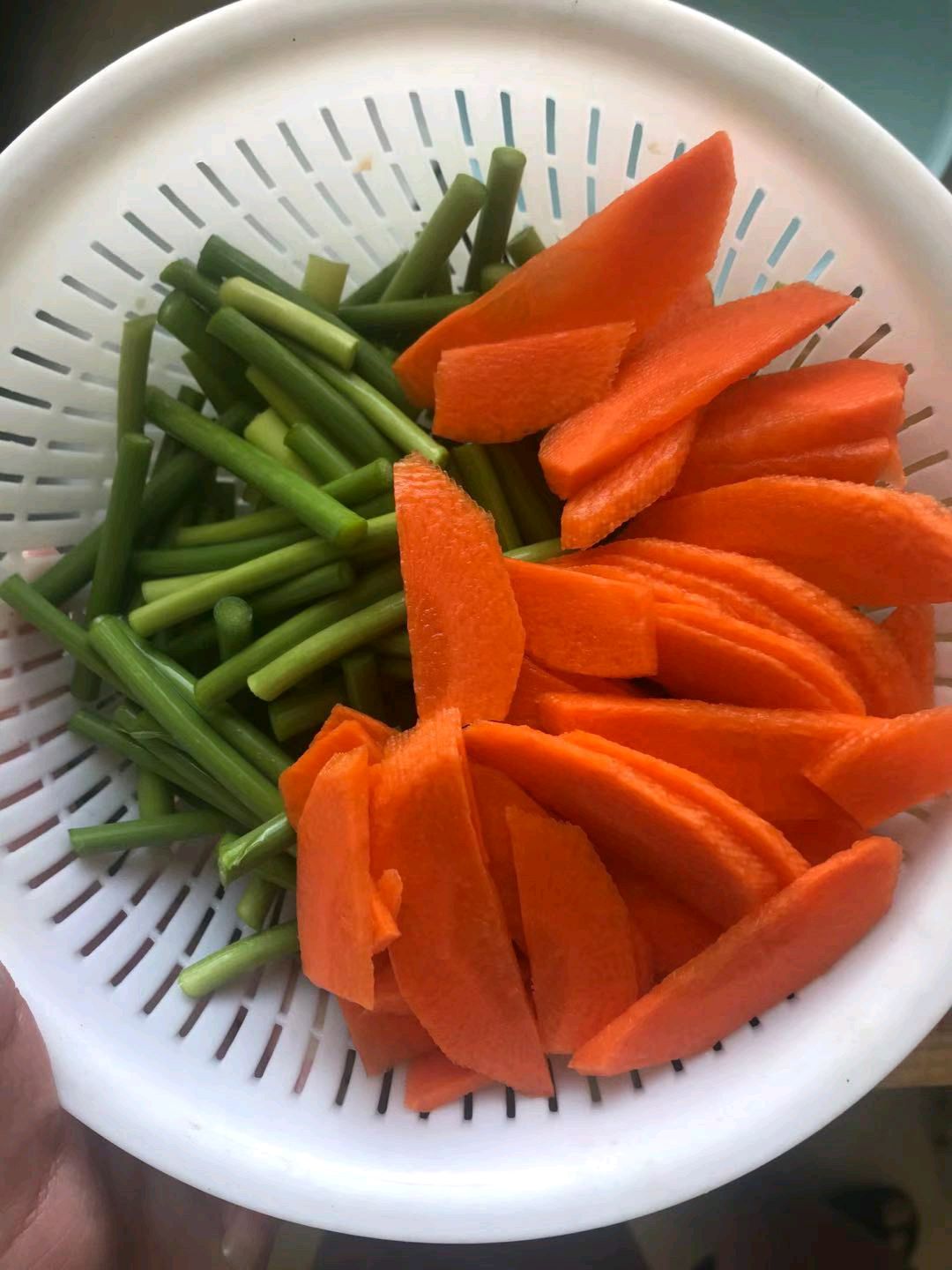 蒜苔炒肉丝
