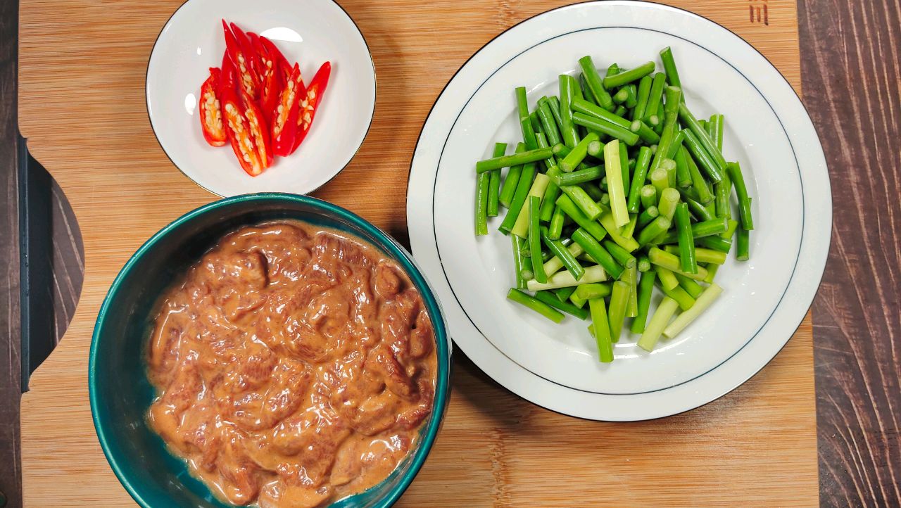 蒜薹炒肉，蒜苔炒肉
