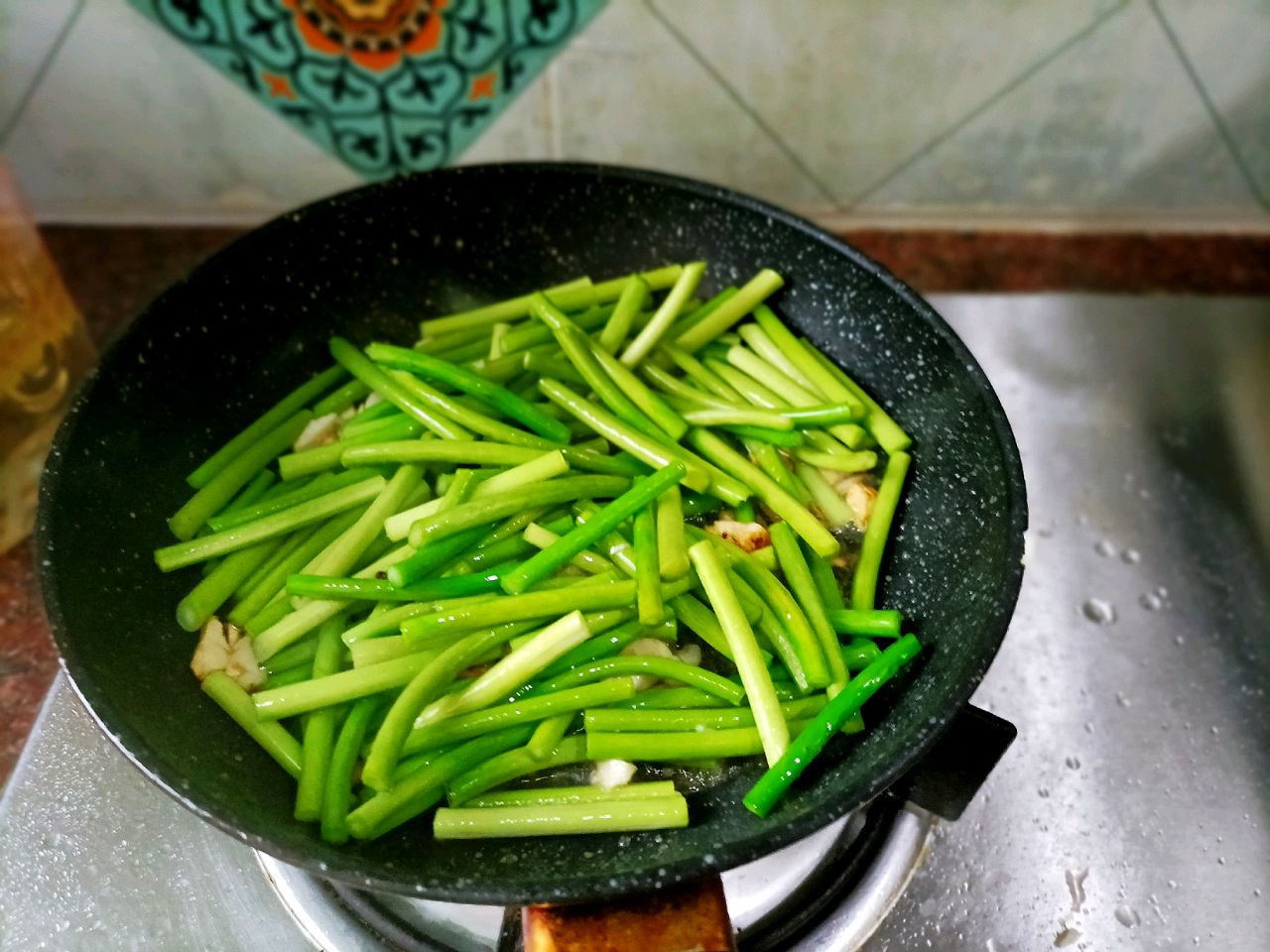 蒜薹炒鱿鱼圈
