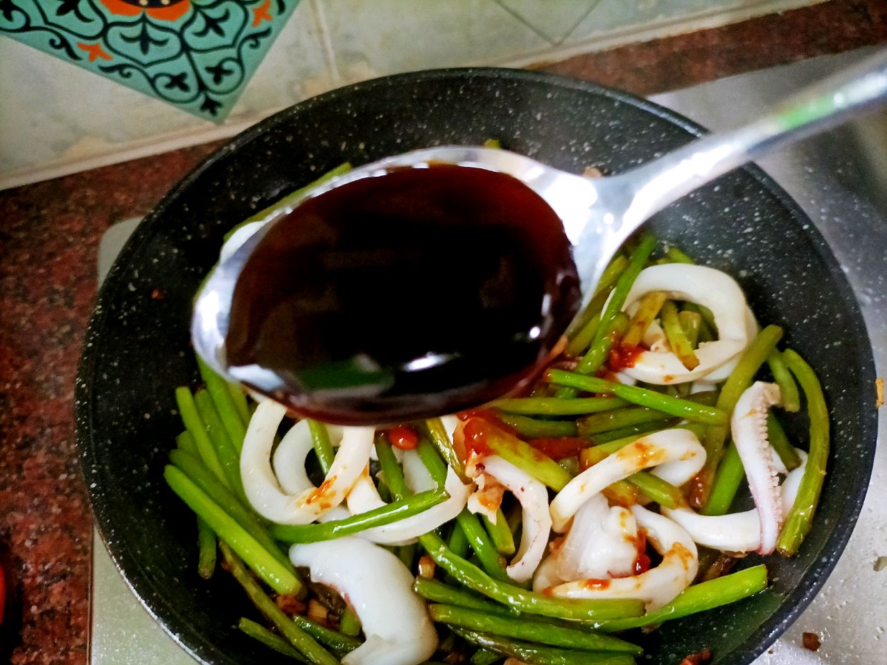 蒜薹炒鱿鱼圈