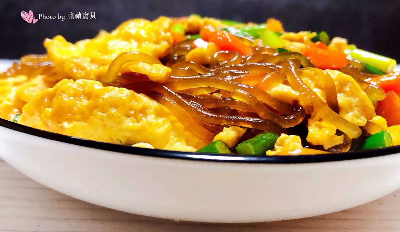 蒜苔胡萝卜鸡蛋炒粉