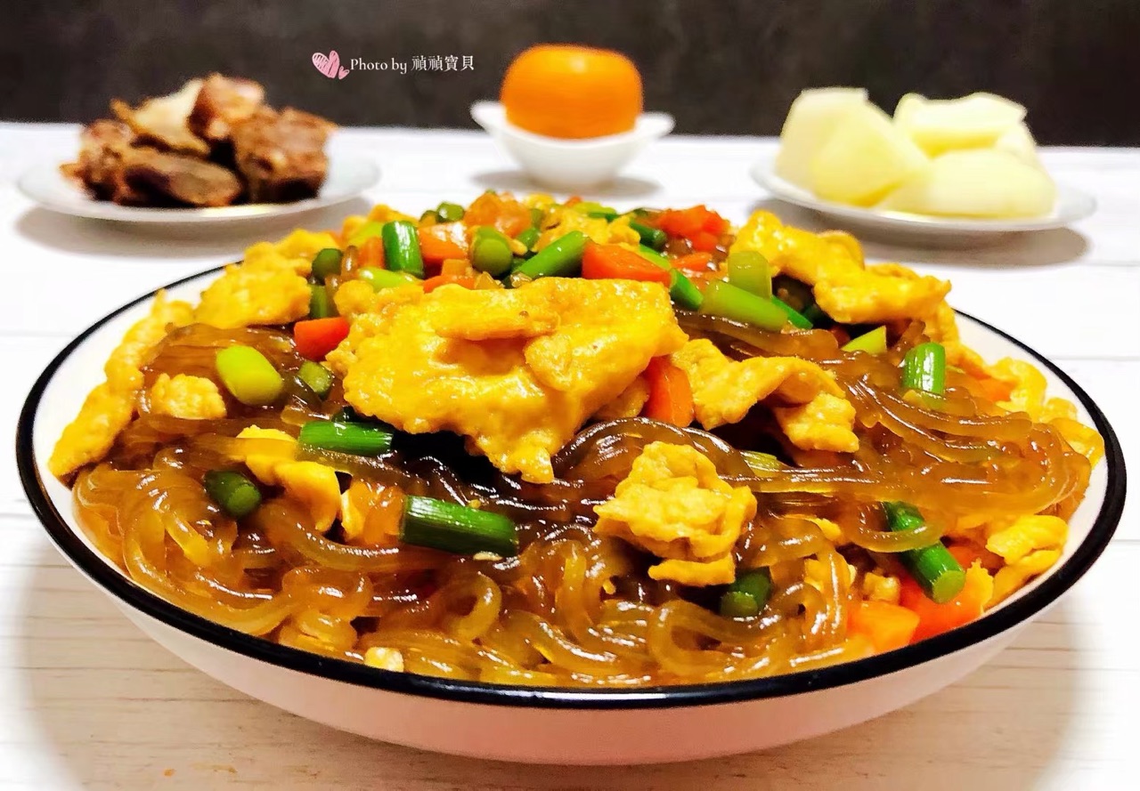 蒜苔胡萝卜鸡蛋炒粉