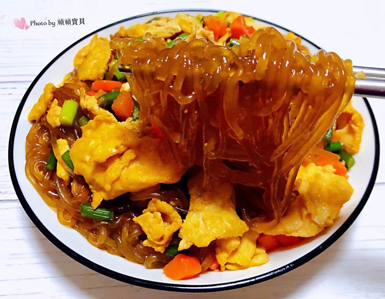 蒜苔胡萝卜鸡蛋炒粉