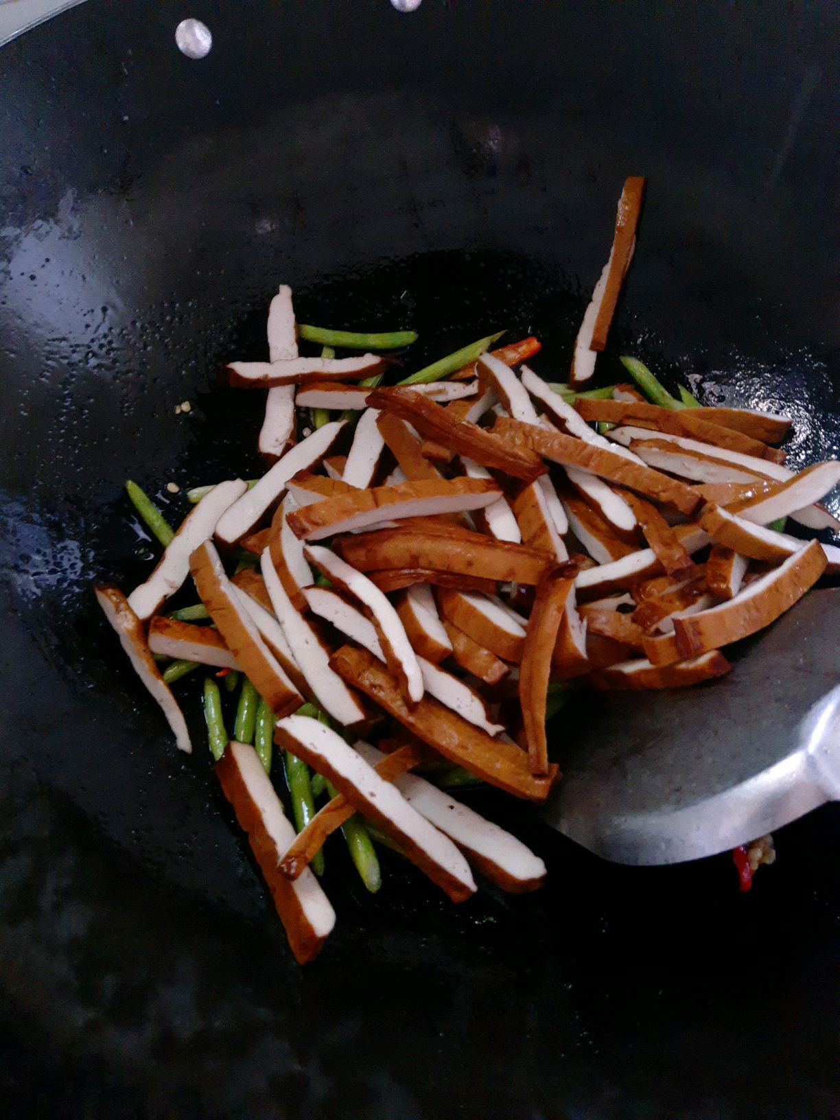 蒜苔香干