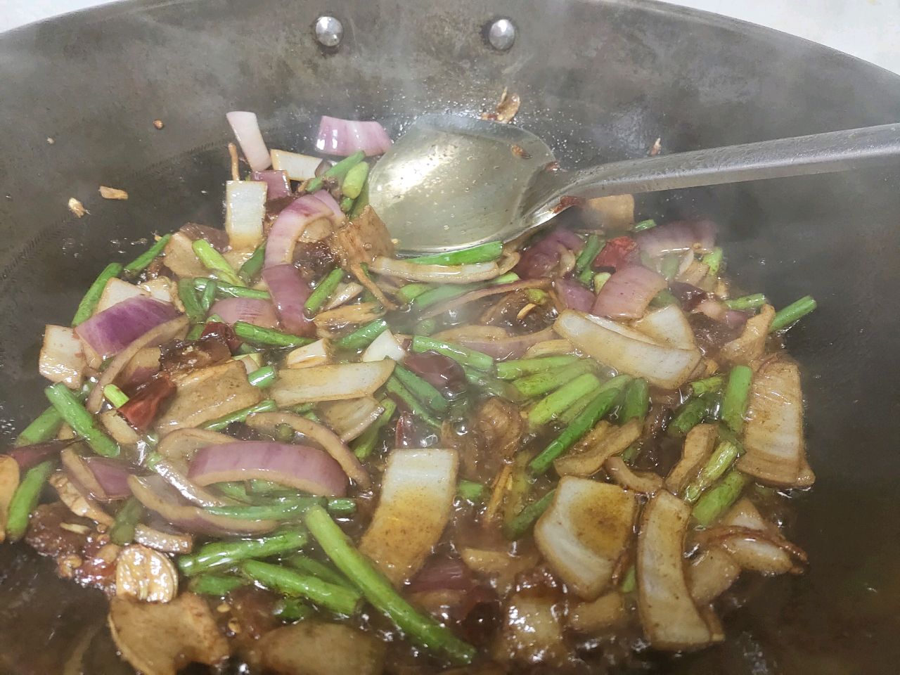 蒜苔洋葱回锅肉