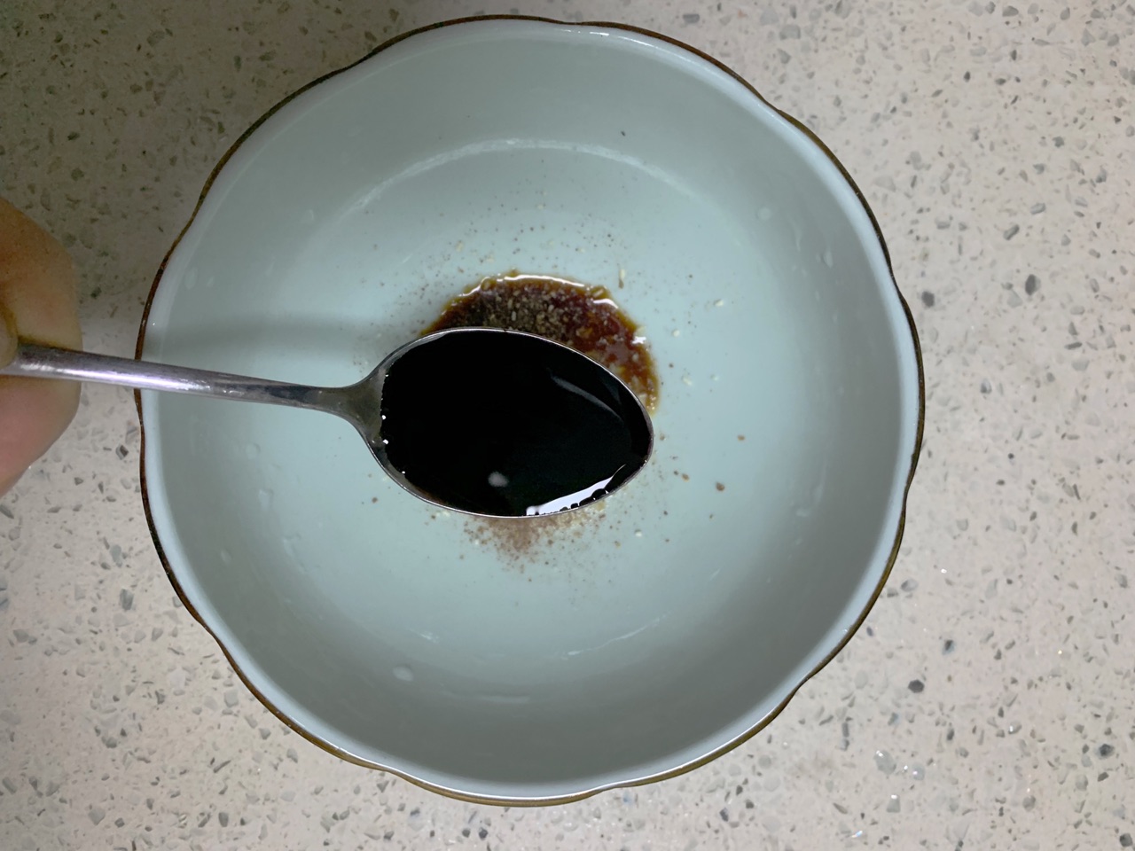 酸汤韭菜鸡蛋饺子
