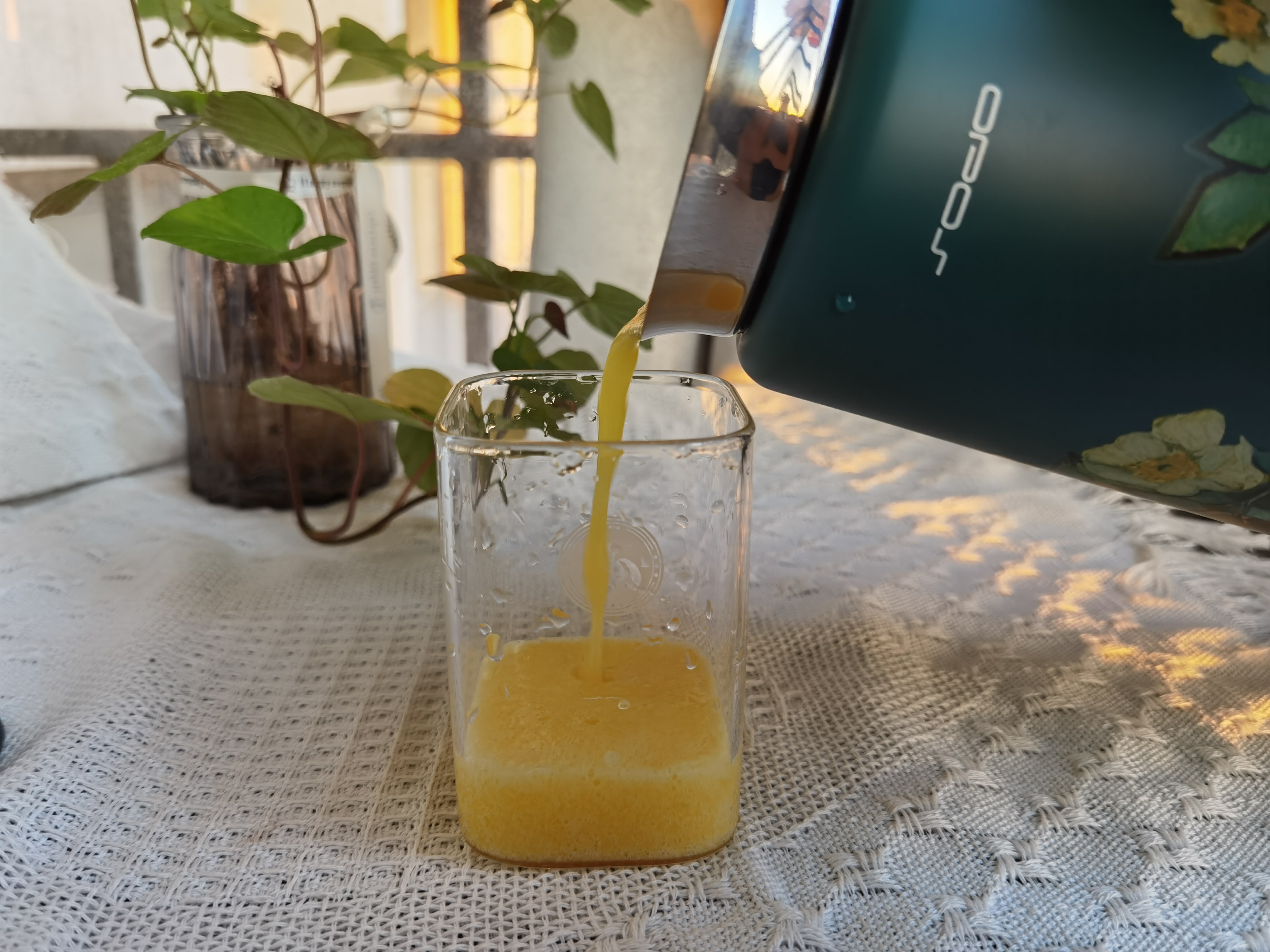 酸甜橙子香梨汁，润燥解渴，好喝