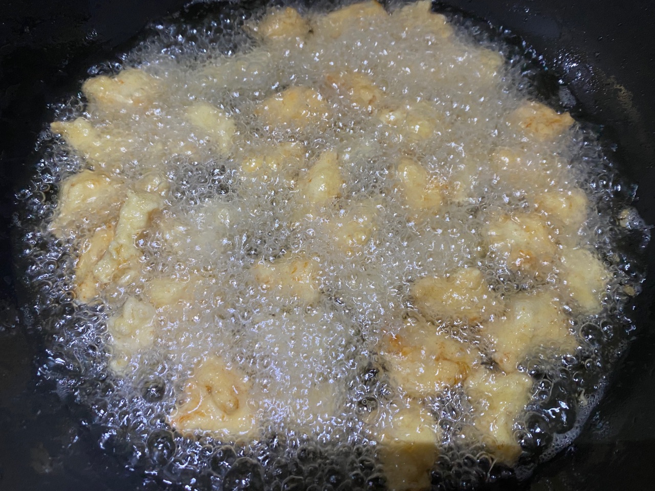 酸甜开胃的糖醋鸡块，外酥里嫩好吃到舔盘❗️