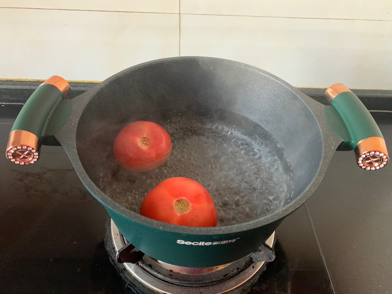 酸甜开胃番茄菌菇肥牛煲