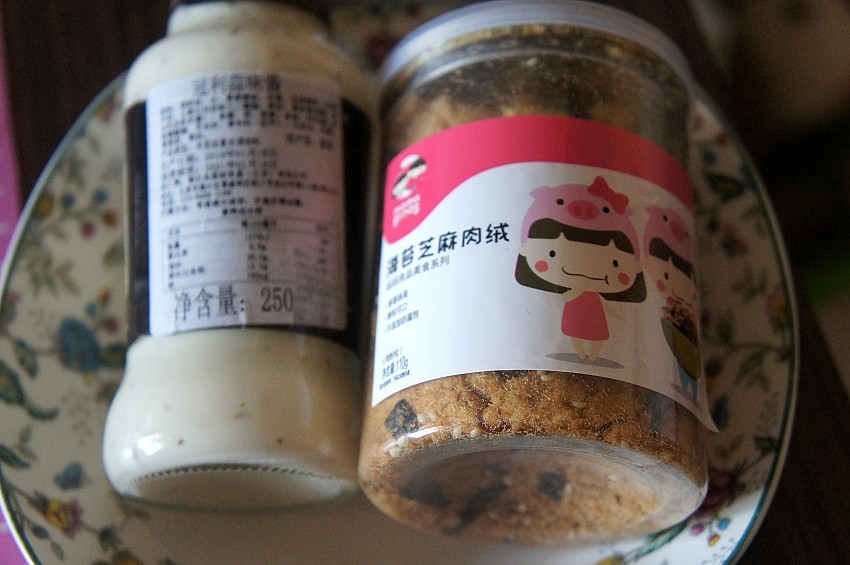 蒜味酱肉松面包