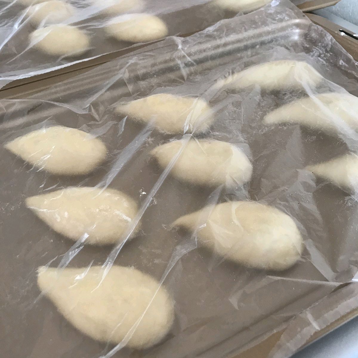 蒜香肠仔包（出炉秒光的小面包）