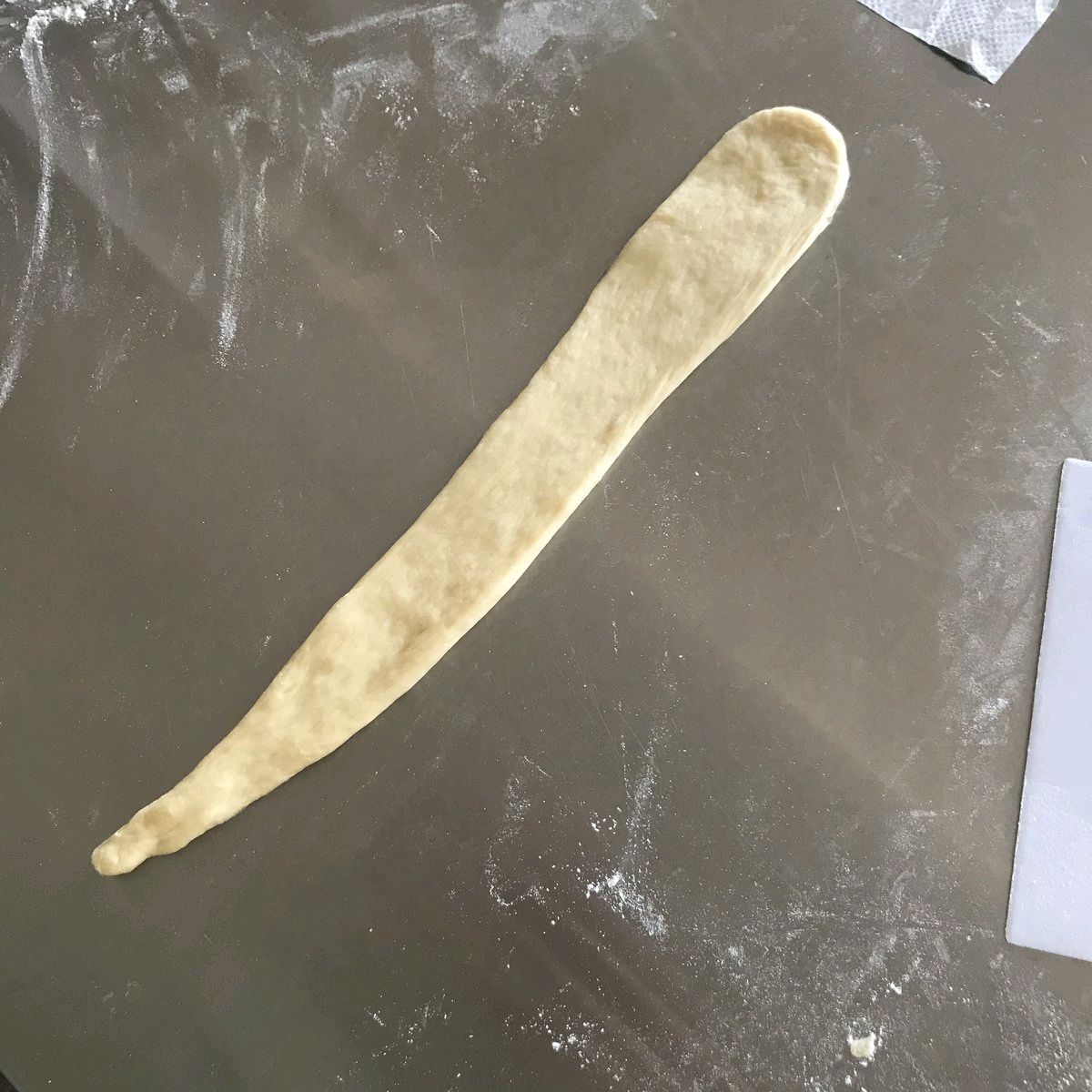 蒜香肠仔包（出炉秒光的小面包）