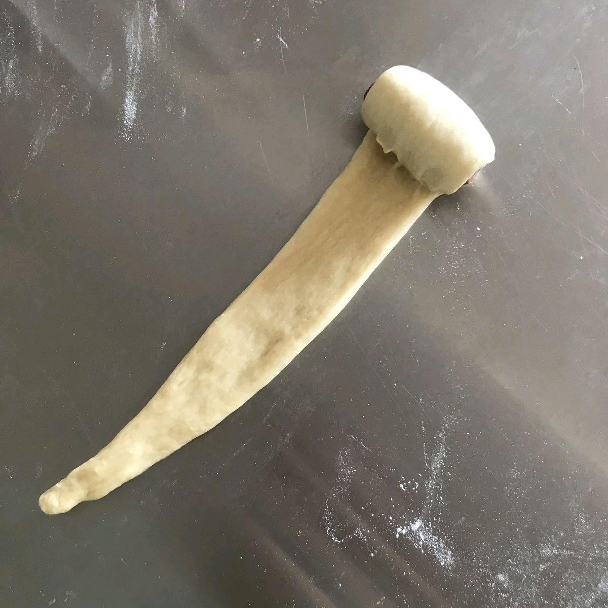 蒜香肠仔包（出炉秒光的小面包）