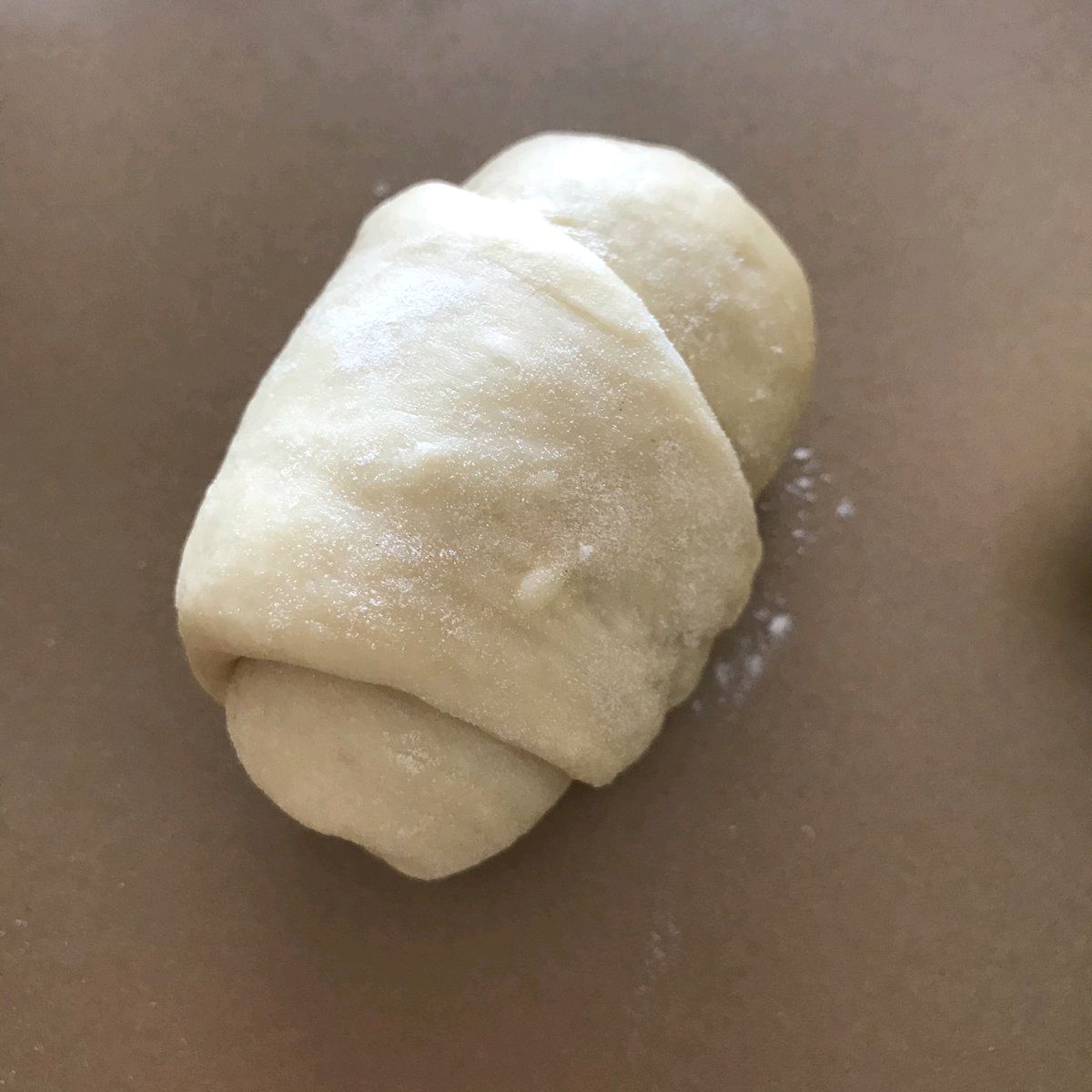 蒜香肠仔包（出炉秒光的小面包）