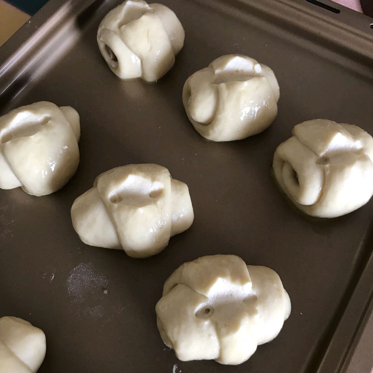 蒜香肠仔包（出炉秒光的小面包）