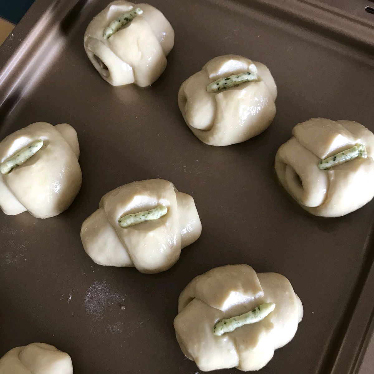 蒜香肠仔包（出炉秒光的小面包）