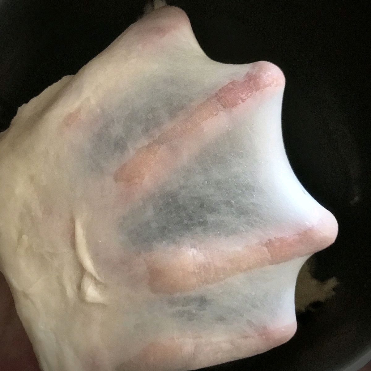 蒜香肠仔包（出炉秒光的小面包）